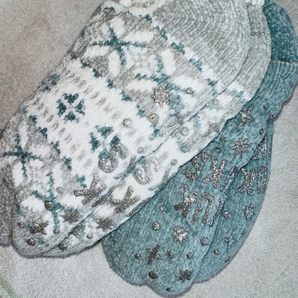 NWT Women’s S/M (Shoe Size 5-7) Muk Luks Cabin Socks 2 Pair Pack Blue/White - Picture 5 of 6